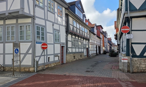  In der Stobenstraße sollen die bisherigen mobilen Pflanzgefäße durch fest installierte Pflanzinseln ersetzt werden