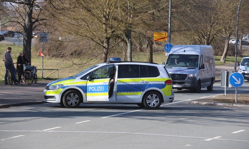 Die Polizei sperrte die Straße ab.