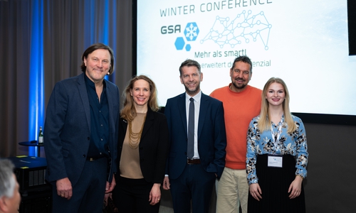 v. l. Rainer Petek (Präsident der GSA), Hanna-Sophie Welker (Geschäftsführerin der GSA), Oberbürgermeister Dennis Weilmann, Ralf Schmitt (Vizepräsident der GSA) und Sophie Angermann (WMG) bei Eröffnung der Winter Conference der German Speakers Association