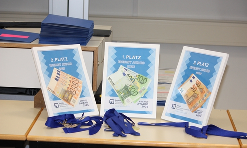 Der „Energy Award“ ist mit insgesamt 1.200 Euro dotiert, gestiftet vom von den Beiratsmitgliedern Energie- und Gebäudetechnik.