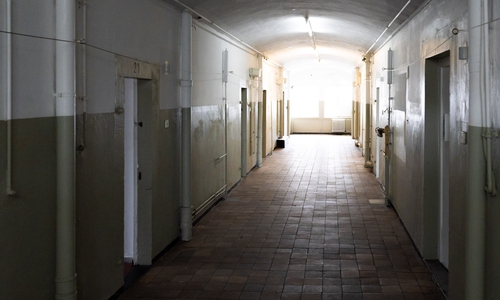 Bis 2024 warteten hier Tatverdächtige in Untersuchungshaft auf ihre Verhandlungen.