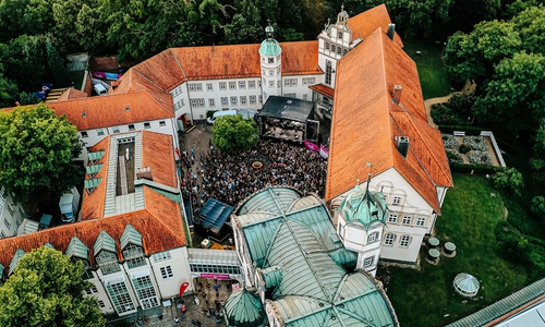 Im Schlosshof finden die größten Konzerte statt.