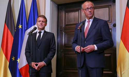 Emmanuel Macron und Friedrich Merz (Archiv)