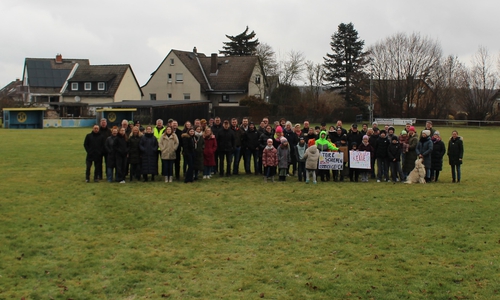 Eine Gruppe von Bewohnern aus Groß Mahner ist gegen das Neubaugebiet auf dem Sportplatz.
