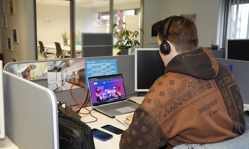 Flexible oder feste Arbeitsplätze können halb- oder ganztags gebucht werden.