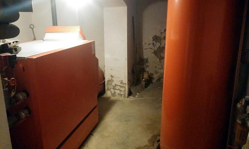 Heizkessel im Altbau-Keller (Archiv)