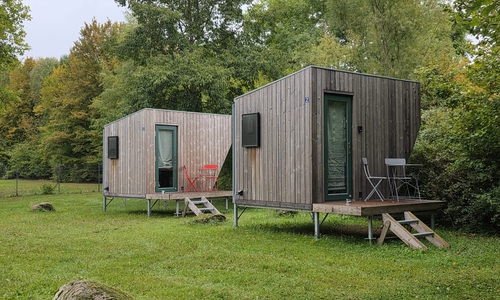 Am Stadtbad Okeraue können nun Tiny Houses gemietet werden. 