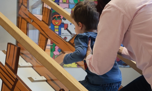 Pflegeeltern bieten Kindern und Jugendlichen, die nicht bei ihren leiblichen Familien aufwachsen können, Stabilität und ein vertrauensvolles Umfeld.  Symbolbild