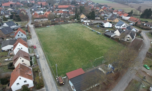 Der Sportplatz in Groß Mahner steht im Fokus: Wird hier ein Neubaugebiet entstehen?