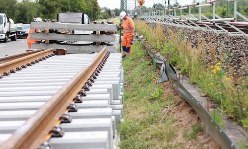Bauarbeiten an der Bahnstrecke Halle (Saale) - Leipzig bei Kanena (Archiv)