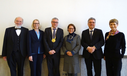 Prof. Dr. Reinhold Haux, Prof. Dr. Cornelia Denz, Professor Dr. Peter Burschel, Barbara Ester-Burschel, Staatssekretär Prof. Dr. Joachim Schachtner und Prof. Dr. Angela Ittel bei der Amtsübergabe an den neuen Präsidenten der BWG (v. li.).