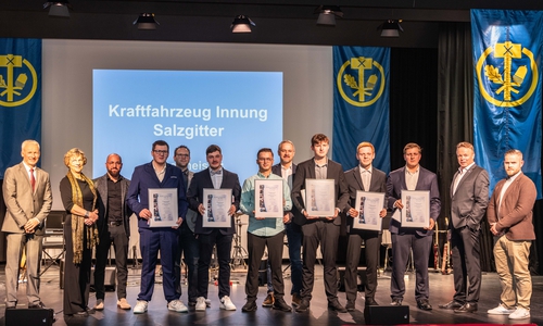 Die freigesprochenen Kraftfahrzeugtechniker aus Salzgitter.