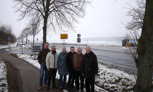 Beim künftigen Kreisel: Stefan Fenner, Ernie Grieshaber, Katja Bode, Melanie Klupp, Bodo Wutschel und Dr. Manfred Bormann (alle CDU) (v. li.).