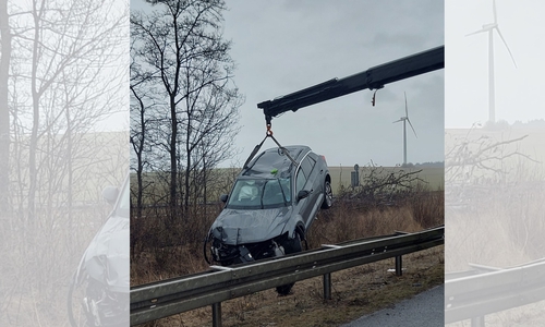 Der Wagen wurde stark beschädigt.