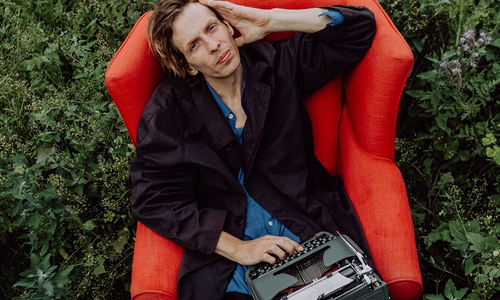 Der Singer-Songwriter Max Prosa ist auch dabei.