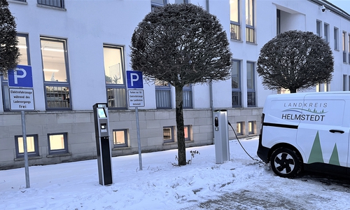 Die Ladesäulen vor dem Kreishaus 1 sind jetzt in Betrieb.