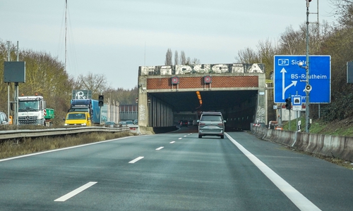 Ab Braunschweig geht's auf der A39 Richtung Norden. Bei Wolfsburg ist dann aber Ende mit der Autobahn.