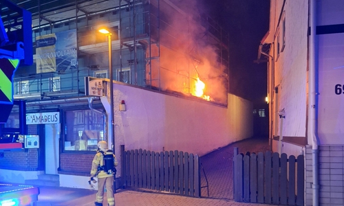 In der Herzog-Julius-Straße ist ein Gebäude in Brand geraten.