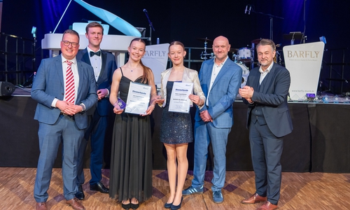 Sportlerinnen des Jahres sind Jula und Theda Langelüddecke (Aerobicturnen).