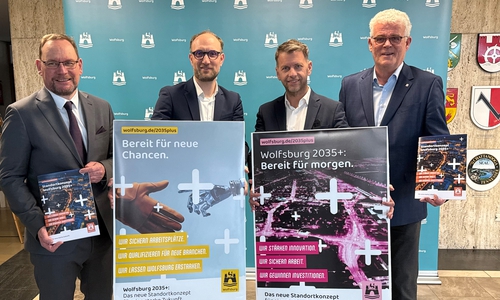 (v.l.n.r.): Thomas Krause, Jens Hofschröer, Dennis Weilmann und Ralf Krüger bei der Präsentation des Standortkonzeptes 2035+. 