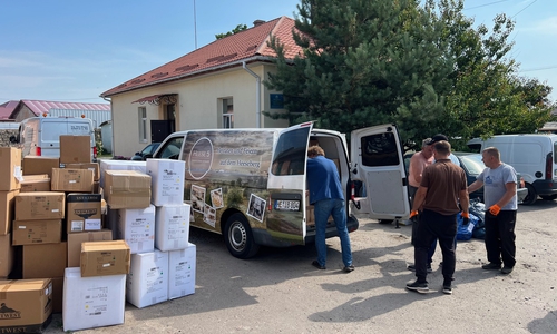 Übergabe eines Teils der Hilfsgüter am Krankenhaus  Solotschiw.