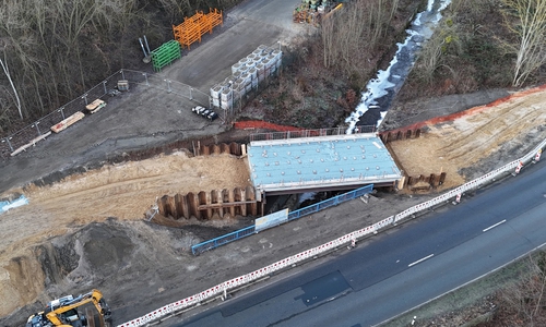Die Arbeiten zur Behelfsumfahrung über die Abzucht im Januar 2026. Inzwischen ist die Brücke fertig.