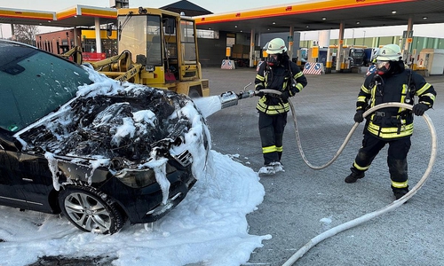 Feuerwehr bei den Löscharbeiten (Archiv)