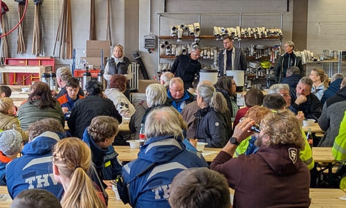 Während der Abschlussveranstaltung dankte Oberbürgermeisterin Urte Schwerdtner (stehend, hinten li.) allen Teilnehmern, Unterstützern und Sponsoren.