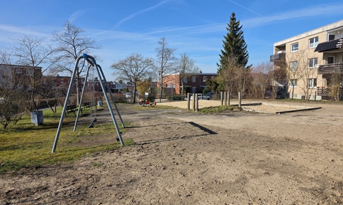 Der Spielplatz gibt ein trauriges Bild ab. Doch das soll sich bald ändern. 