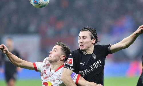 Rocco Reitz im Zweikampf mit RB Leipzigs Christoph Baumgartner (Archiv)