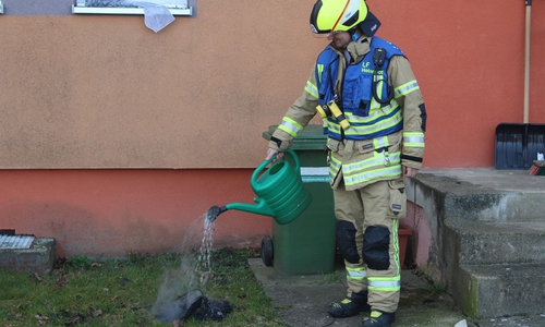 Beim Brand kam auch ein "Kleinlöschgerät" zum Einsatz.