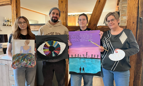 Mira (von links), Dustin Kutzner, Amanda sowie Sandra Laurien freuen sich auf die Ausstellungseröffnung.