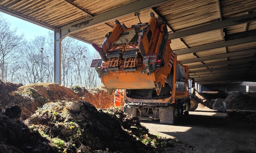 Der Inhalt der Biotonnen landet in der Rottehalle der Kompostierungsanlage in Bornum.