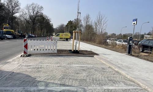 Neue Parkplätze und neue Straßendecke in der Sauerbruchstraße.