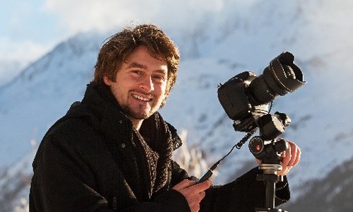 Sebastian Voltmer ist ein bekannter Astrofotograf, Filmemacher und Komponist. 