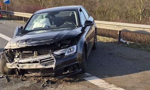 Das Fahrzeug wurde schwer beschädigt.