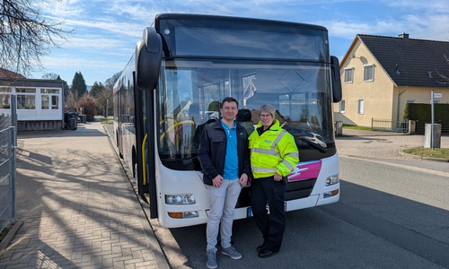 Claudia Fricke (Polizei Wolfenbüttel) und Lukas Drake (Busbetrieb Schmidt)
