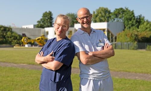 Dr. Dirk Edelhäuser und Dr. Magda Herrmann sind als Oberärzte in der Klinik für Allgemein-, Viszeral- und Minimal-Invasive Chirurgie des Städtischen Klinikums tätig.