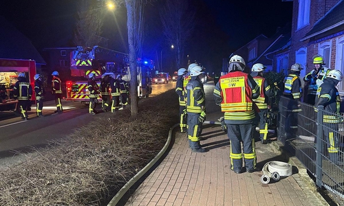 Die Feuerwehr an der Einsatzstelle (Archiv)
