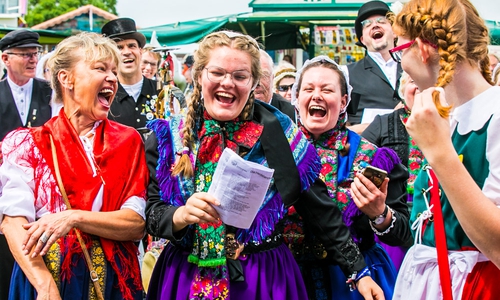 Bei der Fotoausstellung „Tage der Niedersachsen. Musikalische Momente“ präsentiert der Künstler Jörg Scheibe vom 22. April bis zum 27. Juni emotionale Fotografien aus zehn Jahren Tag der Niedersachsen. 