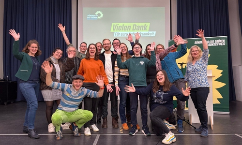 Helfer und Organisatoren der Aufstellungsversammlung nach dem Sitzungsmarathon.