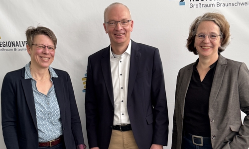 Cornelia Golumbeck (v.l.) vom Team Regionalentwicklung, Marc Lohmann und Anna Weyde, Erste Verbandsrätin