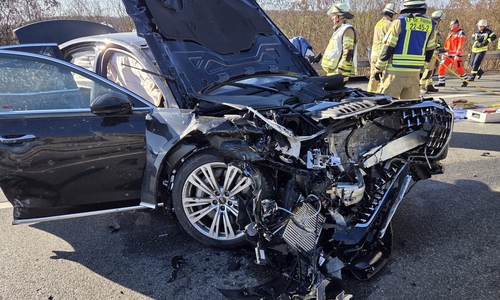 Der völlig zerstörte Audi.