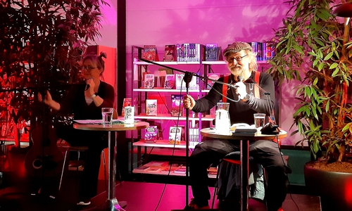 Krimi-Lesung mit Klaus-Peter Wolf und Bettina Göschl.