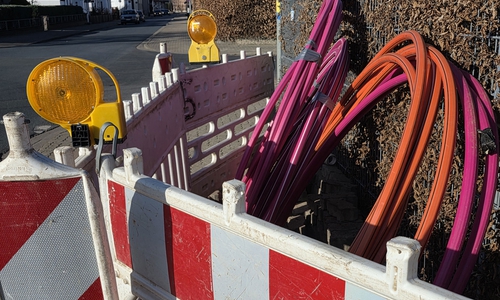 Beim Glasfaserausbau sind stets umfangreiche Tiefbauarbeiten notwendig (Symbolbild).