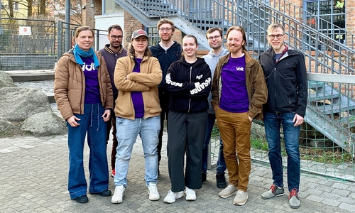Das Team von Volt Braunschweig für die Kommunalwahl 2026 (von rechts): Thomas Behrens, Timothy Rathjen, Luca Stephan, Jette Grotelüschen, Martin Piepgras, Marie-Luise Richter, Joan Iñaki González Cabeza, Bettina Schreiner.