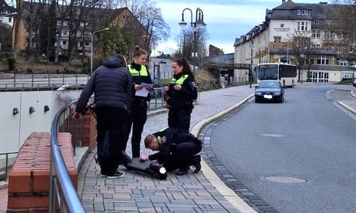 Kontrolle eines E-Scooters.