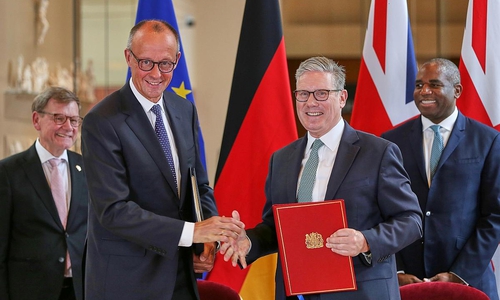 Unterzeichnung von Freundschaftsvertrag Deutschland-UK (Archiv)