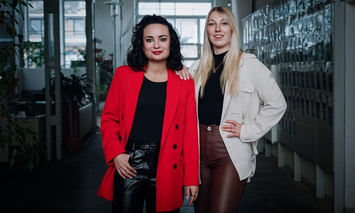 Larissa Mora Morcillo (li.) und Vajda Jessie Lüneburg.