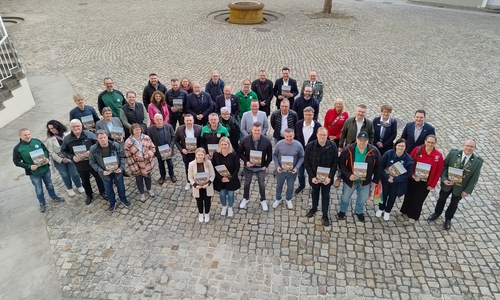  Im Rahmen der Sportstättenförderung vergibt der Landkreis Gifhorn eine Fördersumme von insgesamt 400.000 Euro an örtliche Vereine und Gebietskörperschaften. 27 Förderanträge für Baumaßnahmen werden in diesem Jahr unterstützt. 